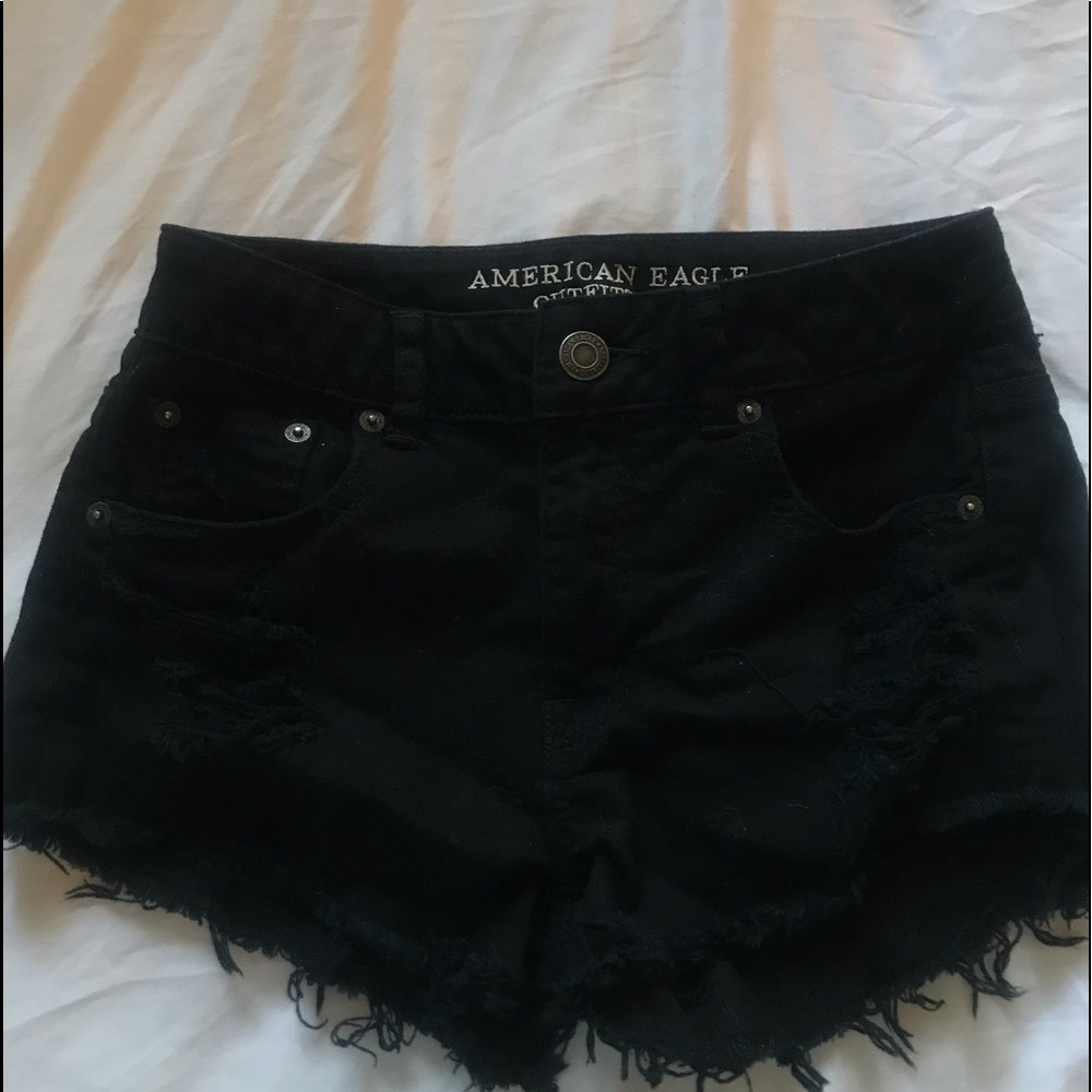 AMERICAN EAGLE distressed denim shorts